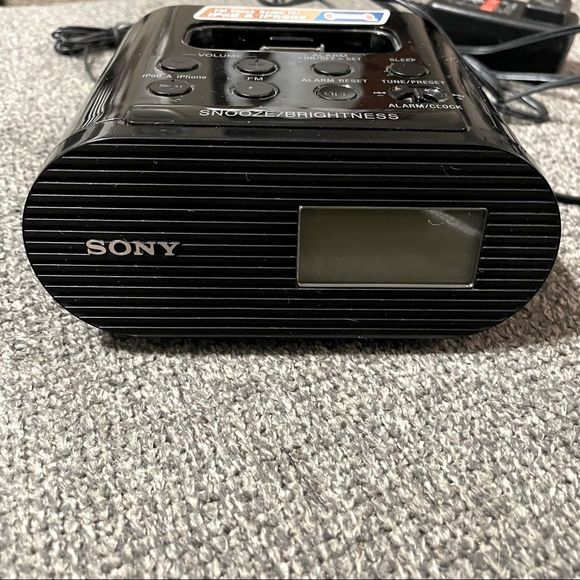 SONY Dream Machine Clock Radio ICF-CO5iP Apple® iPhone®/ iPod® Dock - Picture 5 of 5